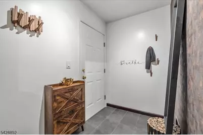 172 Potomac Dr, Bernards Township, NJ 07920 - Photo 3