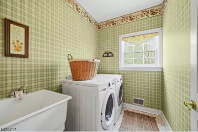 6 Wolfe Run Ct, Washington Township, NJ 07853 - Photo 11