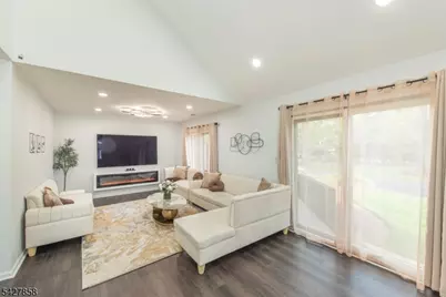 1B Yacenda Dr #B, Parsippany, NJ 07950 - Photo 3