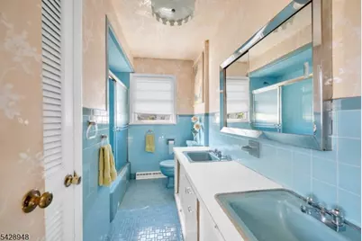 204 Tryon Pl, Paramus, NJ 07652 - Photo 21