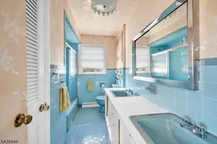 204 Tryon Pl, Paramus, NJ 07652 - Photo 21
