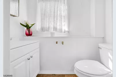 204 Tryon Pl, Paramus, NJ 07652 - Photo 9