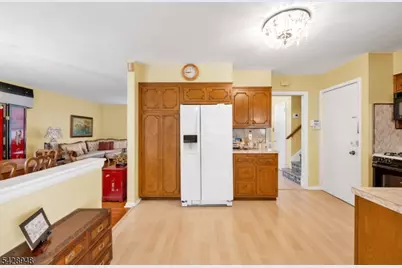 204 Tryon Pl, Paramus, NJ 07652 - Photo 13
