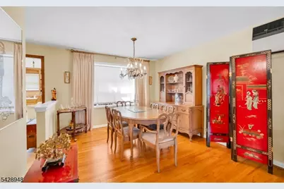 204 Tryon Pl, Paramus, NJ 07652 - Photo 5