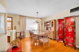 204 Tryon Pl, Paramus, NJ 07652 - Photo 5
