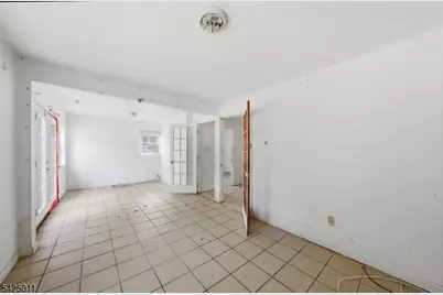 105 Berger St, Franklin Township, NJ 08873 - Photo 5