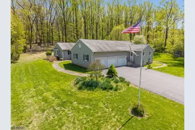 352 Bellis Rd, Holland Township, NJ 08804 - Photo 3