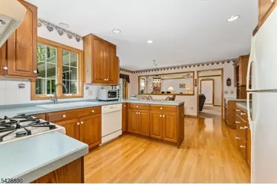 352 Bellis Rd, Holland Township, NJ 08804 - Photo 15