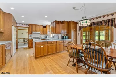 352 Bellis Rd, Holland Township, NJ 08804 - Photo 11