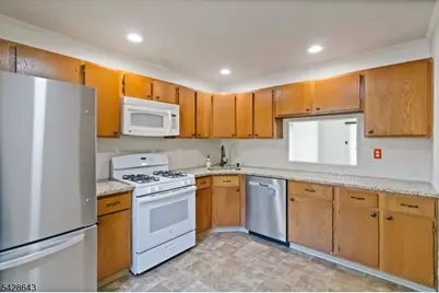 2 Daniel Dr, Franklin Township, NJ 08823 - Photo 7