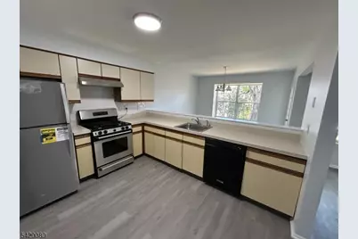 251 Hyde Park Rd, Franklin Township, NJ 08873 - Photo 5