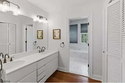 26 Half Moon Isle, Jersey City, NJ 07305 - Photo 19