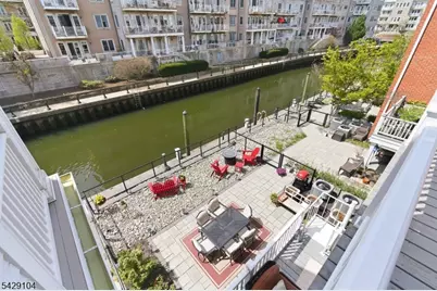 26 Half Moon Isle, Jersey City, NJ 07305 - Photo 17