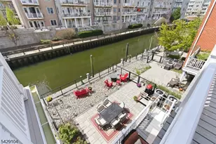 26 Half Moon Isle, Jersey City, NJ 07305 - Photo 17