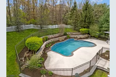 6 Perin Pl, Roxbury Township, NJ 07876 - Photo 5