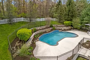 6 Perin Pl, Roxbury Township, NJ 07876 - Photo 5