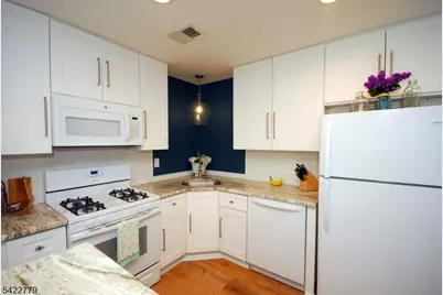 8 Henley Dr, Franklin Township, NJ 08873 - Photo 1
