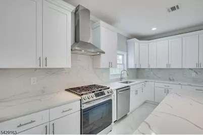 22 Mary Ellen Dr, Edison, NJ 08820 - Photo 13