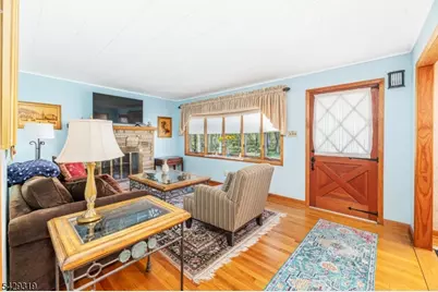 586 Clearview Dr, Hampton Township, NJ 07860 - Photo 5
