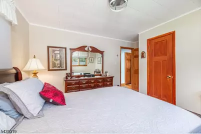 586 Clearview Dr, Hampton Township, NJ 07860 - Photo 17