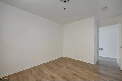 566 Pennsylvania Ave #E1, Elizabeth, NJ 07201 - Photo 19