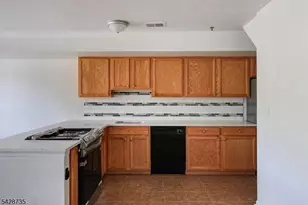 566 Pennsylvania Ave, Elizabeth, NJ 07201 - Photo 3