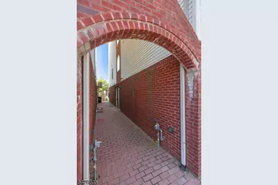566 Pennsylvania Ave #E2, Elizabeth, NJ 07201 - Photo 25