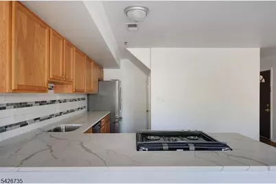 566 Pennsylvania Ave #E2, Elizabeth, NJ 07201 - Photo 5