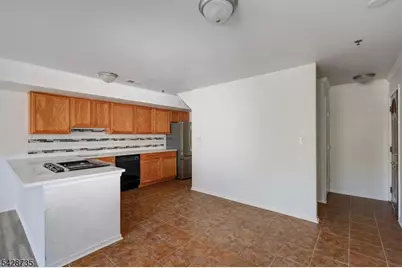 566 Pennsylvania Ave #E2, Elizabeth, NJ 07201 - Photo 7