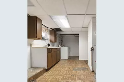 312 Rochelle Ave, Rochelle Park Township, NJ 07662 - Photo 17