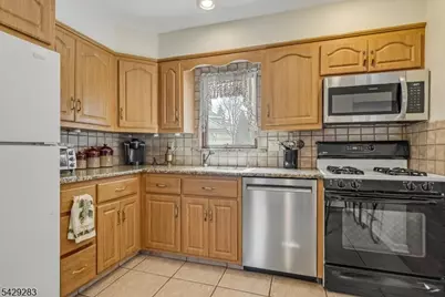40 Catherine Ct, Cedar Grove, NJ 07009 - Photo 5