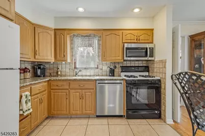 40 Catherine Ct, Cedar Grove, NJ 07009 - Photo 7