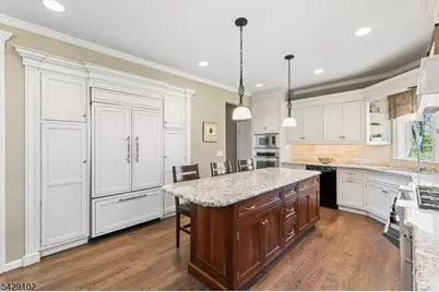 16 Yorkshire Dr, Washington Township, NJ 07840 - Photo 9