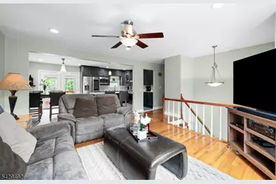 13 Fishel Rd, Edison, NJ 08820 - Photo 5