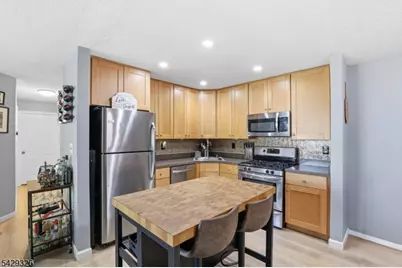 808 Breckenridge Dr, Branchburg Township, NJ 08876 - Photo 5