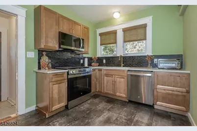 39 Elm St, Butler, NJ 07405 - Photo 9
