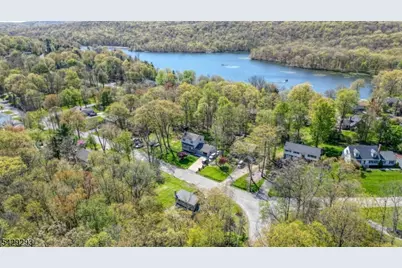 70 Cedar Tree Dr, Vernon, NJ 07422 - Photo 21