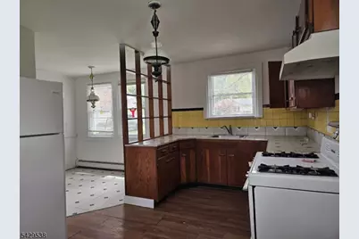 34 Walnut Ave, Pompton Lakes, NJ 07442 - Photo 3