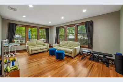 8 Brookside Pl, Livingston, NJ 07039 - Photo 13