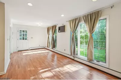 18 Redwood Rd, Livingston, NJ 07039 - Photo 7