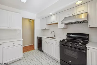 18 Redwood Rd, Livingston, NJ 07039 - Photo 5
