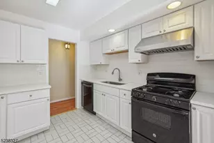 18 Redwood Rd, Livingston, NJ 07039 - Photo 5