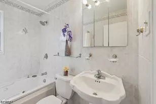 18 Redwood Rd, Livingston, NJ 07039 - Photo 13