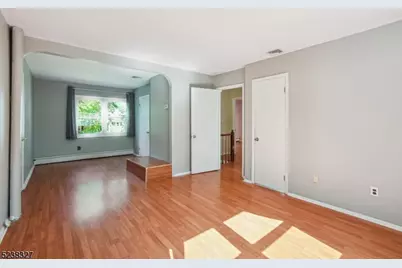 18 Redwood Rd, Livingston, NJ 07039 - Photo 9