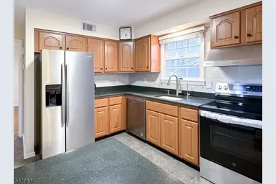 170 Smithfield Ct, Bernards Township, NJ 07920 - Photo 9
