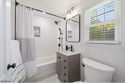 36 Burlington Rd, Clifton, NJ 07012 - Photo 11