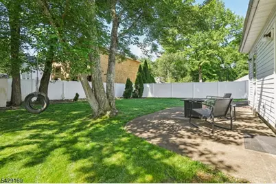 58 Ashwood Dr, Livingston, NJ 07039 - Photo 3