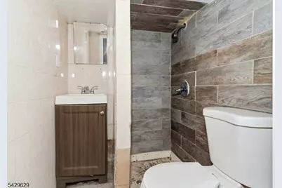 176C Parker St, Newark, NJ 07104 - Photo 11