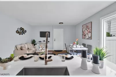 424 Bartlett St, Roselle, NJ 07203 - Photo 9