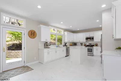 15 Malcolm Pl, Mahwah, NJ 07430 - Photo 5
